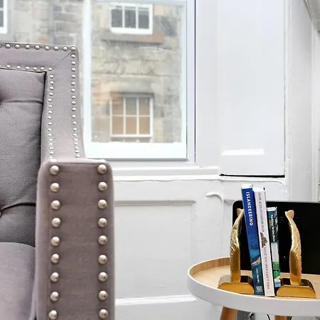Modern For 4 In Vibrant New Town Edinburgh