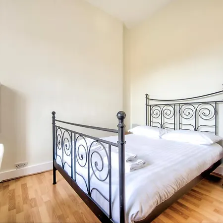 Apartment 3br Gladstone Terrace By Guestready Edinburgh
