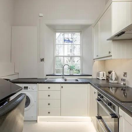 Lovely City Centre Georgian 2bedrm Apt * Edinburgh