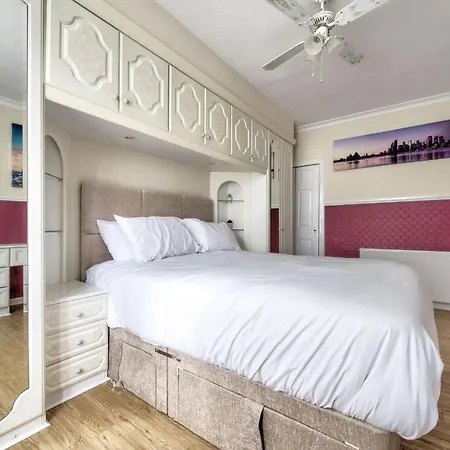 Holiday home Pilton Avenue House *