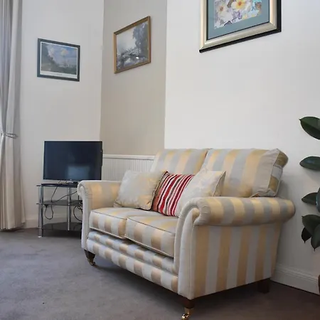 Homely New Town Flat 10 Mins Walk To Princes St.