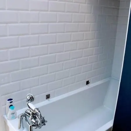 Daire 3 Bedroom Flat Overlooking The Meadows Sleeps 5 *