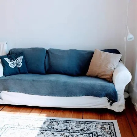 3 Bedroom Flat Overlooking The Meadows Sleeps 5 Edinburgh