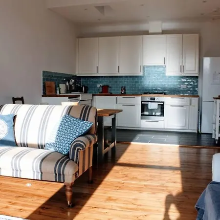 3 Bedroom Flat Overlooking The Meadows Sleeps 5