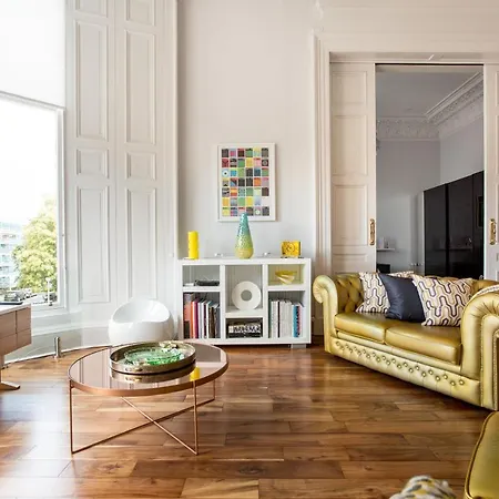 Beautifully Curated In Edinburgh's West End Apartment