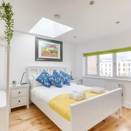 Bright 3 Bed Flat With Pool & Parking إدنبرة