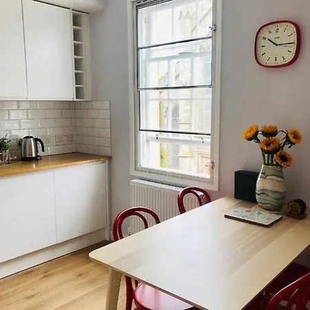 Bright And Airy Flat In The Heart Of Old Town *