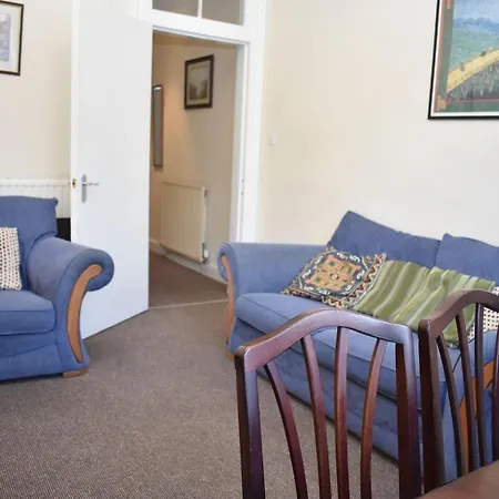 Spacious 2br Flat 10 Minutes From Princes Street *