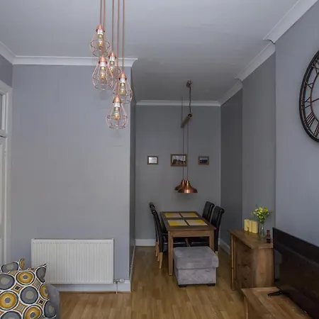 9,7 Out Of 10 For Comfort And Cleanliness Of This Cosy Modern 1 Bedroom *