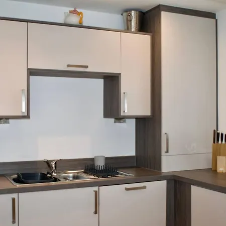 Modern Flat Close To City Centre