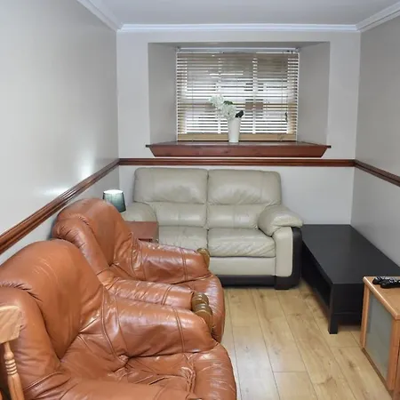 Convenient 3br On Leith Walk, 10 Mins To Centre * Edinburgh