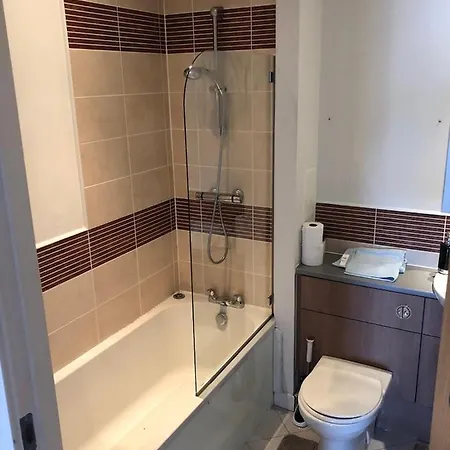 Luxury Lower Penthouse Just 10 Mins From City Centre