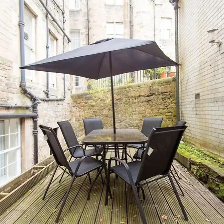 Apartment Bright And Spacious 3br In Affluent West End *