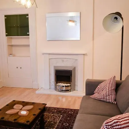 Stylish 2 Bedroom By Castle *