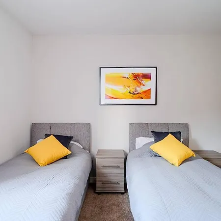 Charming In Great Location אדינבורו