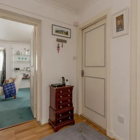 Historic Royal Mile Apartment With Private Entrance *