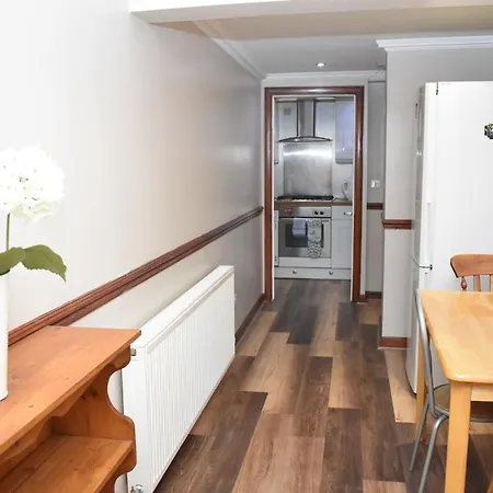 Convenient 3br On Leith Walk, 10 Mins To Centre *