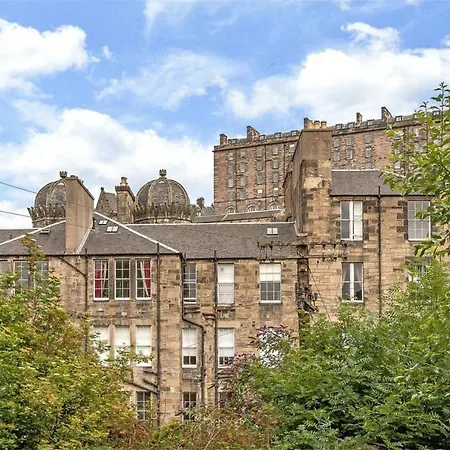Stylish 2 Bedroom By Castle Apartment Edinburgh