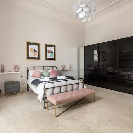 Apartment Beautifully Curated In Edinburgh's West End