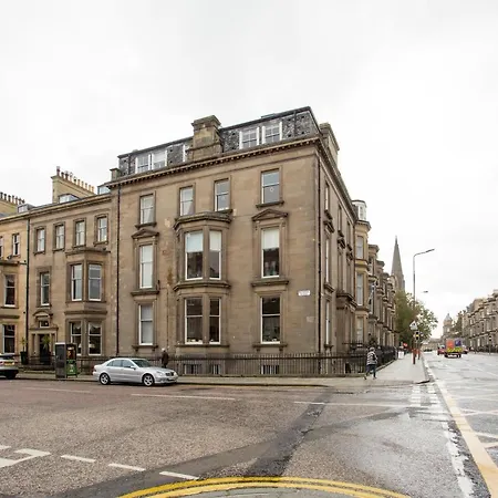 Beautifully Curated In Edinburgh's West End Apartment *