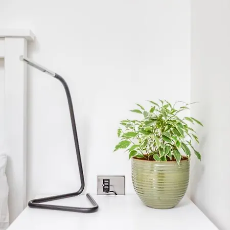 Bright 3 Bed Flat With Pool & Parking * Edinburg