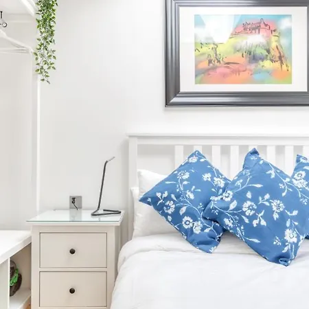 Bright 3 Bed Flat With Pool & Parking * Edinburg