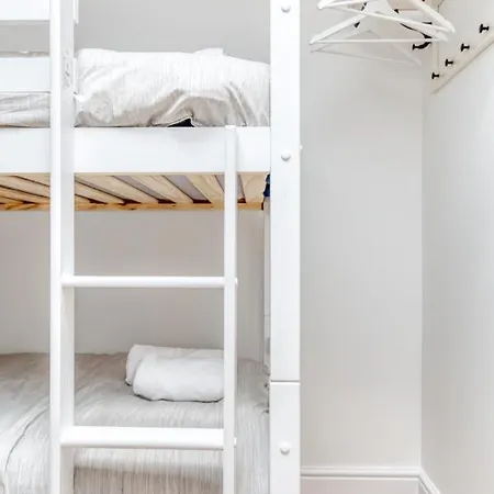 Bright 3 Bed Flat With Pool & Parking * Edimburgo