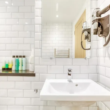 Appartamento Bright 3 Bed Flat With Pool & Parking Edimburgo