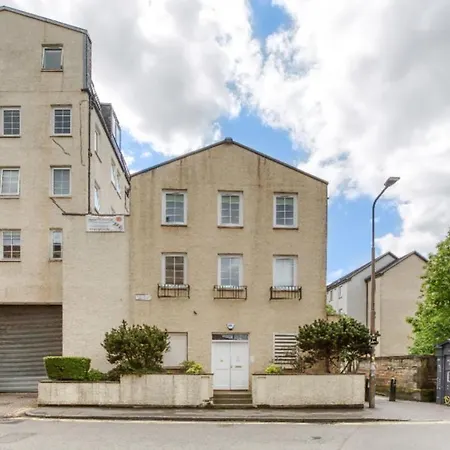 Lägenhet Bright 3 Bed Flat With Pool & Parking