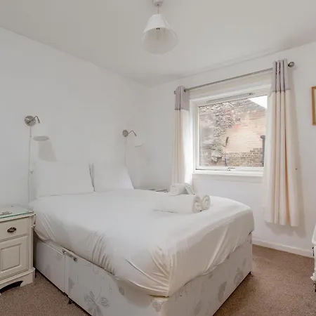 Historic Royal Mile Apartment With Private Entrance Edinburgh