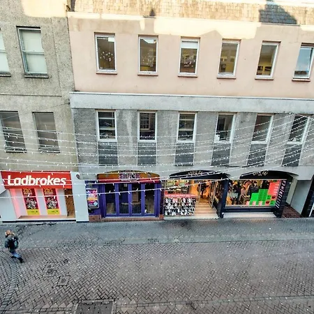 Altido Perfect Location! - Charming Rose St Apart For 4 *