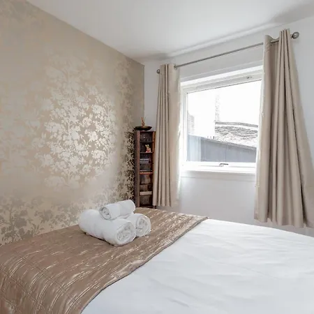 Historic Royal Mile Apartment With Private Entrance *