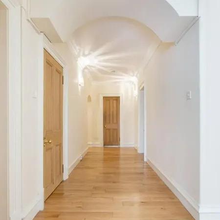 Bright And Spacious 3br In Affluent West End *