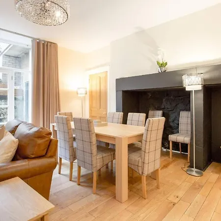 Bright And Spacious 3br In Affluent West End *