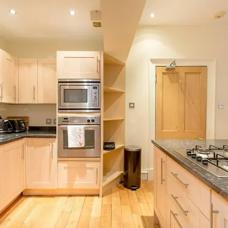 Bright And Spacious 3br In Affluent West End Διαμέρισμα *
