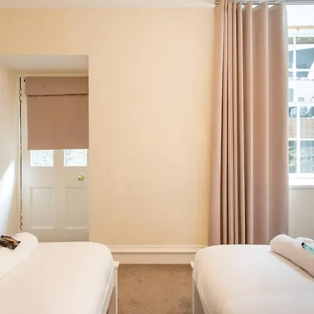 Bright And Spacious 3br In Affluent West End Εδιμβούργο