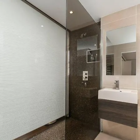 Stylish 1 Bedroom Apt Close To Princes Street Edinburgh