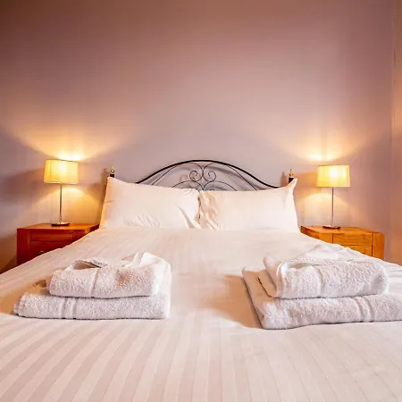 Beautiful And Bright Georgian Style Morningside - Pass The Keys *