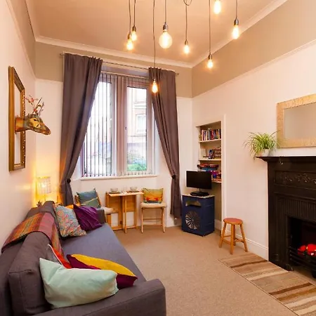 Parkside, Holyrood Park Apartment *