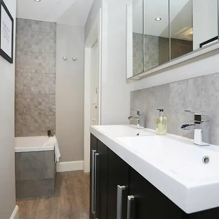 Altido Stunning 2br Apt With Private Entrance In New Town Apartment Edinburgh