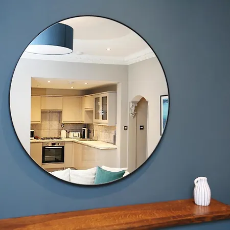 Altido Stunning 2br Apt With Private Entrance In New Town Apartment