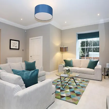 Apartment Altido Stunning 2br Apt With Private Entrance In New Town