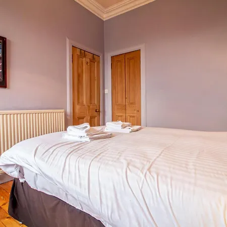 Beautiful And Bright Georgian Style Morningside - Pass The Keys