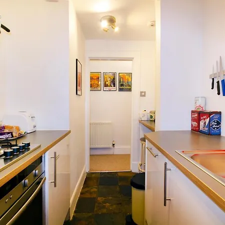 Parkside, Holyrood Park Apartment *