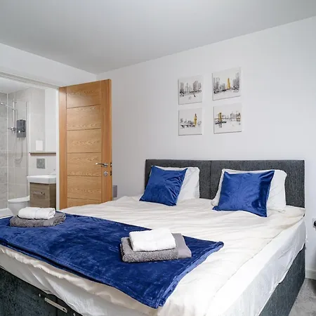 Roomy, Comfortable Near Main Attractions