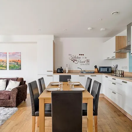 Apartment Roomy, Comfortable Near Main Attractions Edinburgh