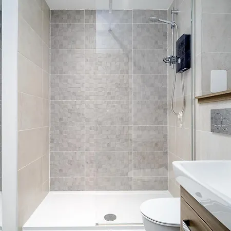 Roomy, Comfortable Near Main Attractions Apartment Edinburgh