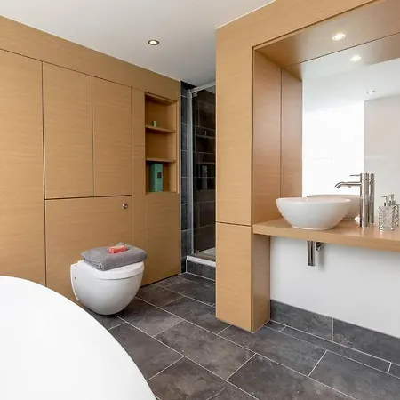 شقة Luxury 3 Bedroom Duplex In The Iconic Quartermile With Stunning Balcony Views