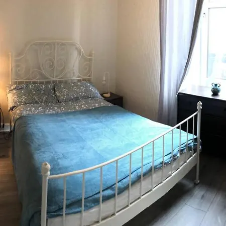 Modern Double Bed Close To City Centre
