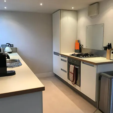 Lovely Little 1 Bed With Private Parking Appartamento